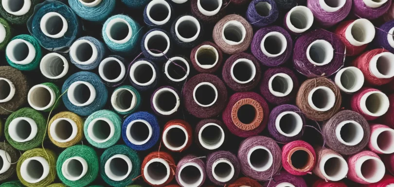 Bobines de fil colorées – solution ERP & CRM pour l’industrie textile en Tunisie